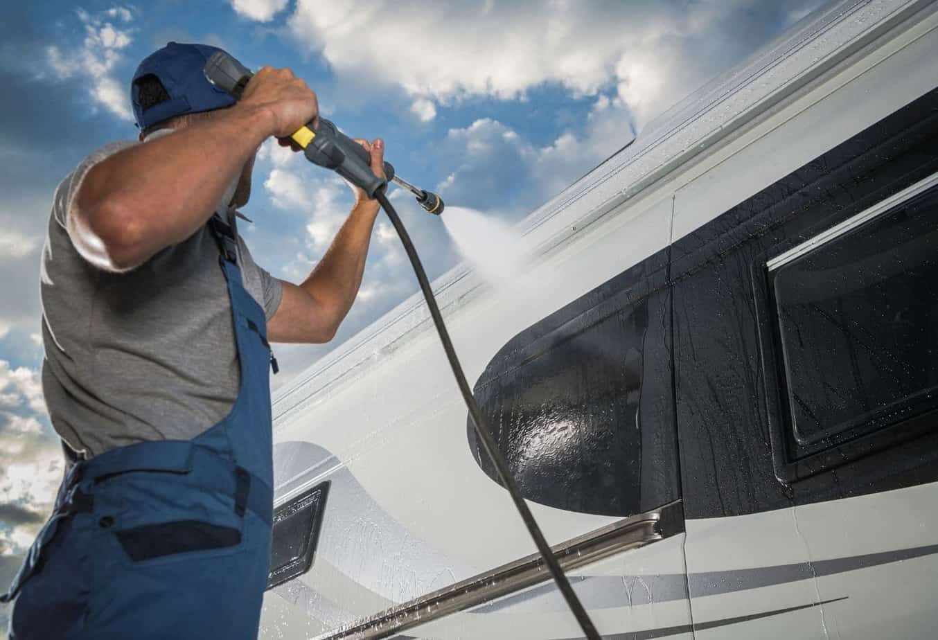 how-to-clean-a-caravan-roof